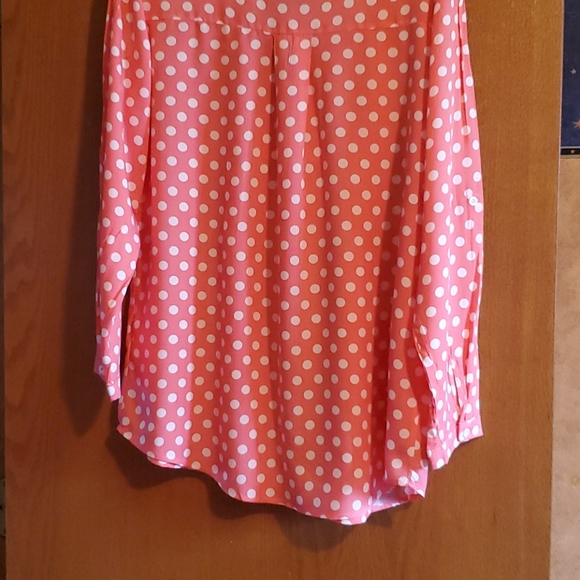 Polkadot lightweight top - Picture 2 of 3